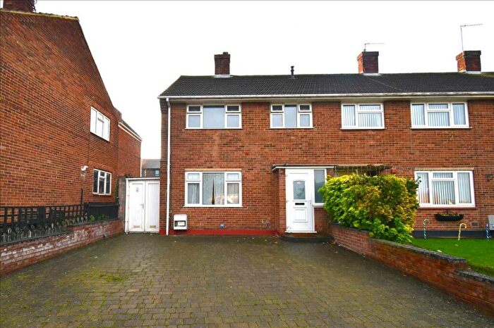 3 Bedroom Semi Detached House To Rent In Morgan Drive, Greenhithe, DA9