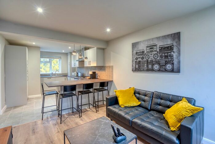 4 Bedroom Flat To Rent In The Ridgeway, St Albans, AL4