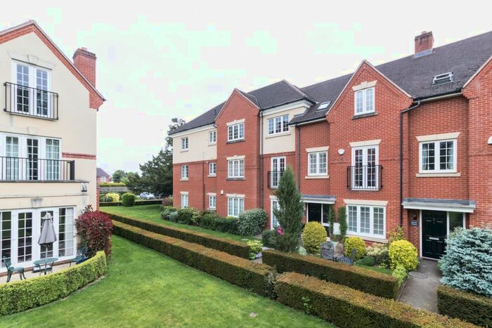 2 Bedroom Flat To Rent In Greenhill, Banbury, OX17