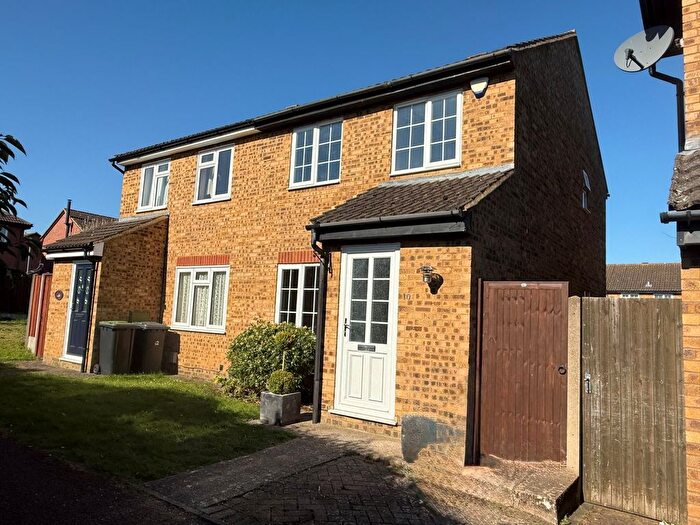 3 Bedroom Semi-Detached House To Rent In Avon Rise, Flitwick, MK45
