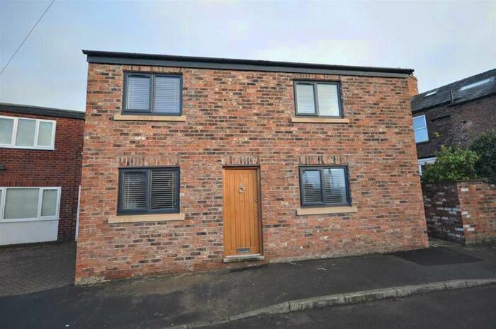 2 Bedroom Detached House To Rent In Hallefield Road, Macclesfield, SK11