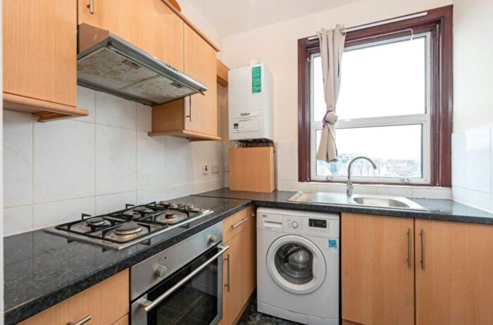 2 Bedroom Flat To Rent In High Road Leyton, London, E10