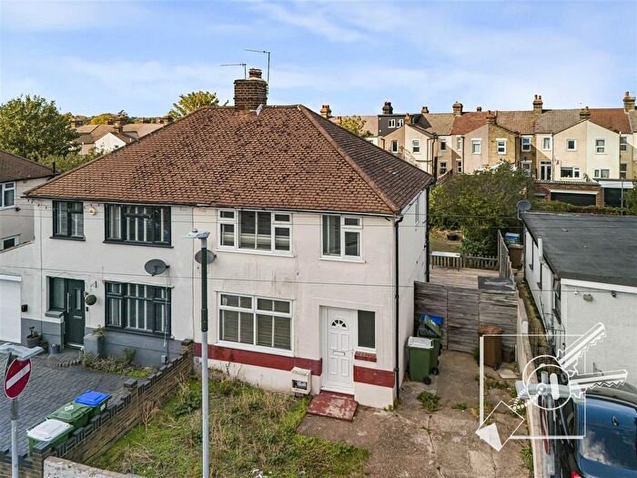 3 Bedroom Property For Sale In Northumberland Park, Erith, DA8