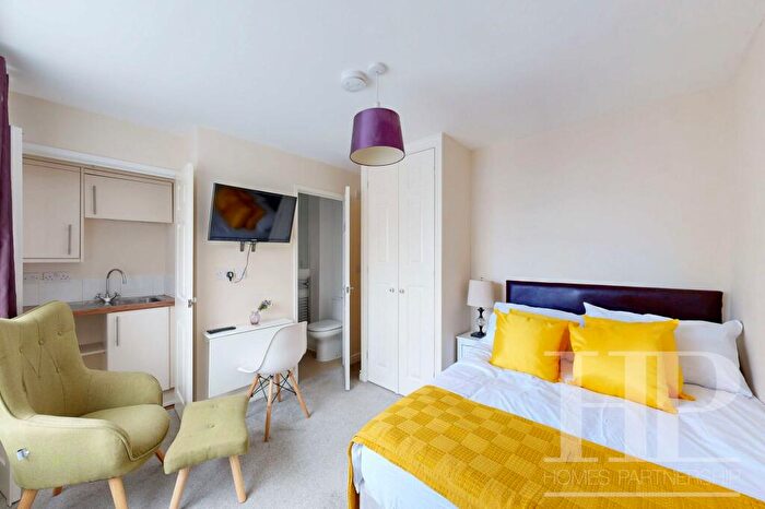 1 Bedroom House Of Multiple Occupation To Rent In Hare Lane, Langley Green, RH11