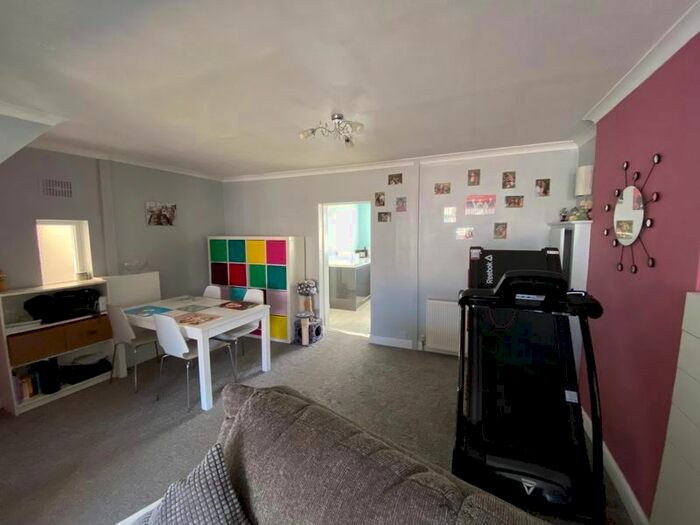 4 Bedroom Property For Sale In Greenmoor Road, Nuneaton, CV10