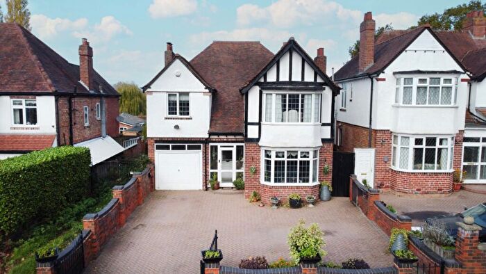 4 Bedroom Detached House For Sale In Green Road, Hall Green, Birmingham, West Midlands, B28