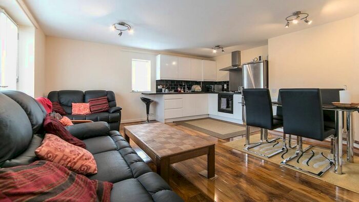 2 Bedroom Flat To Rent In Plumstead Road, Woolwich, SE18