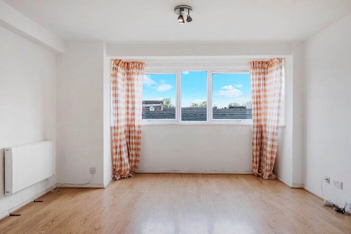 1 Bedroom Flat To Rent In Truro Road, Bounds Green, London, N22