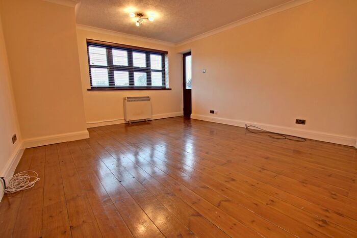 1 Bedroom Flat To Rent In Plaistow Lane, Bromley, BR1
