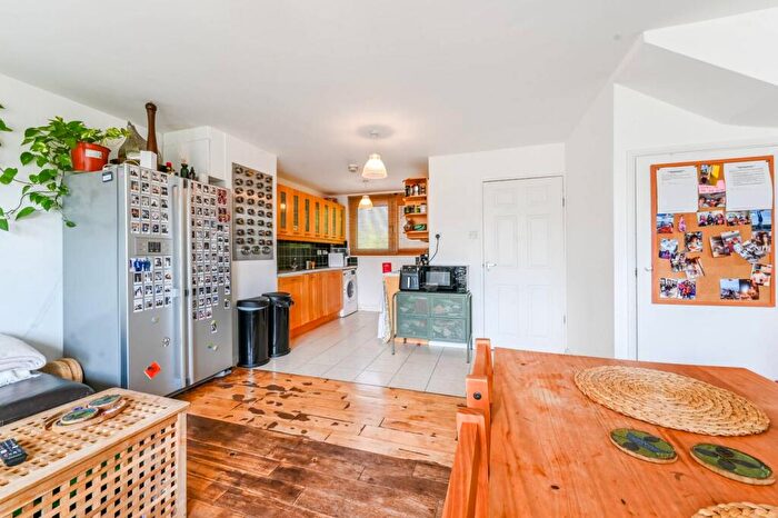 4 Bedroom Flat To Rent In Chalton Street, Camden, London, NW1