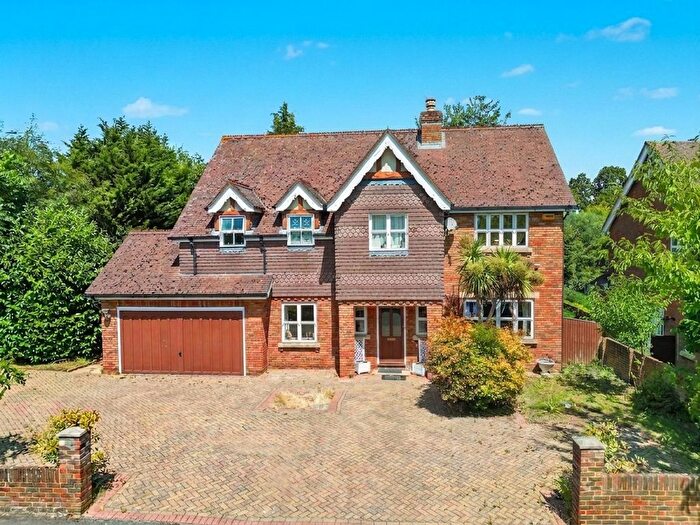 5 Bedroom Detached House For Sale In Orchard End, Weybridge, KT13