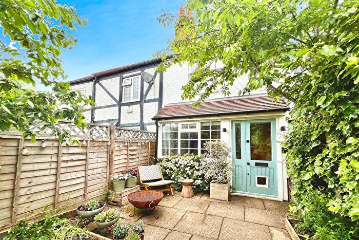 2 Bedroom Cottage For Sale In Church Road, Cookham Dean, SL6