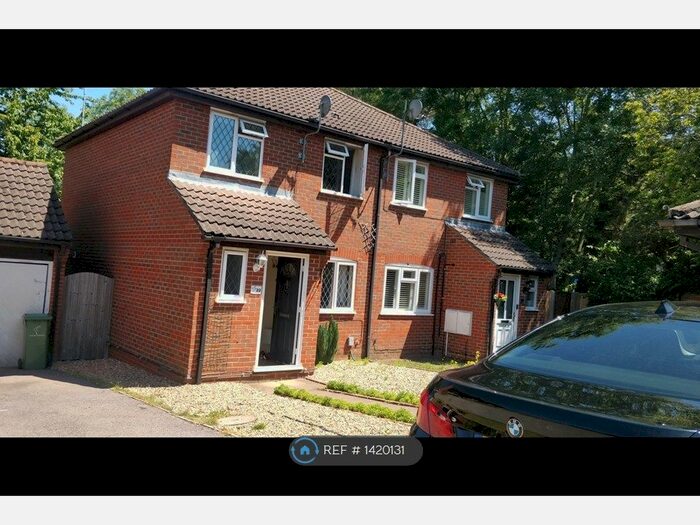 3 Bedroom Semi-Detached House To Rent In Galloway Close, Fleet, GU51