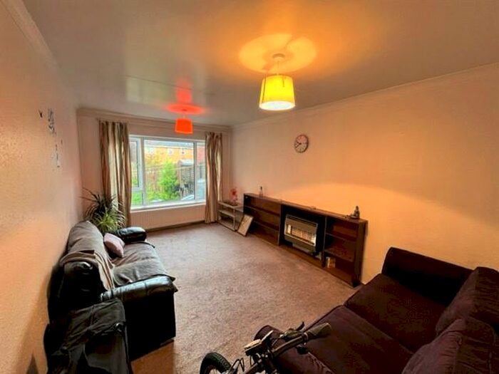 3 Bedroom Semi-Detached House To Rent In Wellman Croft, Selly Oak, Birmingham, B29