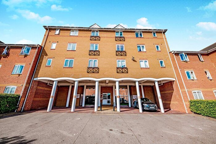 2 Bedroom Flat To Rent In Ascot Court, Aldershot, Hampshire, GU11