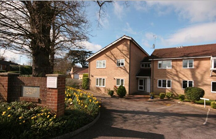 2 Bedroom Flat To Rent In Crookham Road, Fleet, Hart, GU51
