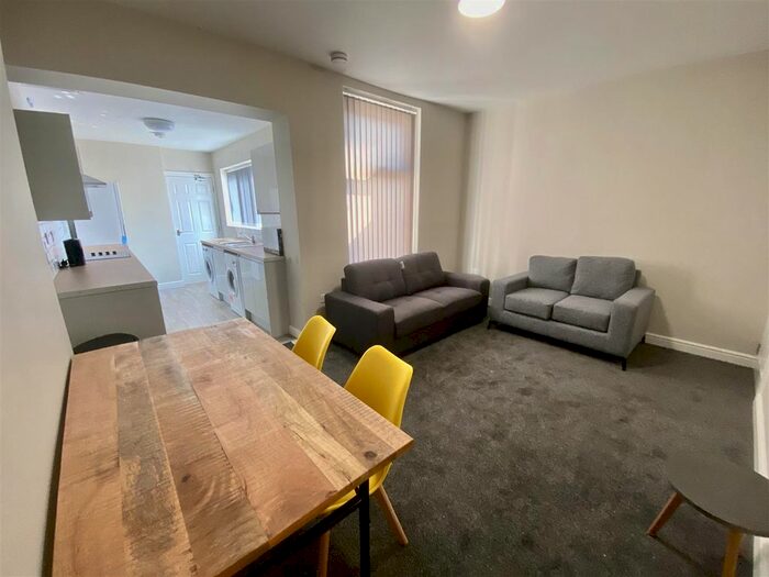 5 Bedroom Property To Rent In Coulston Road, Lancaster, LA1