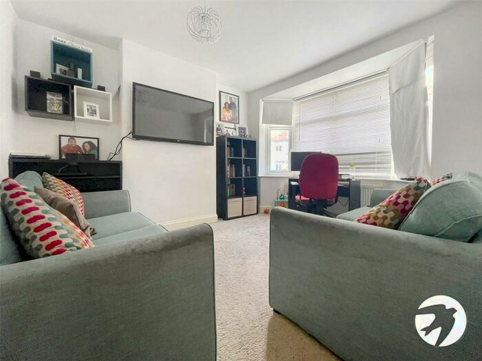 3 Bedroom Terraced House To Rent In Oakwood Close, Dartford, Kent, DA1