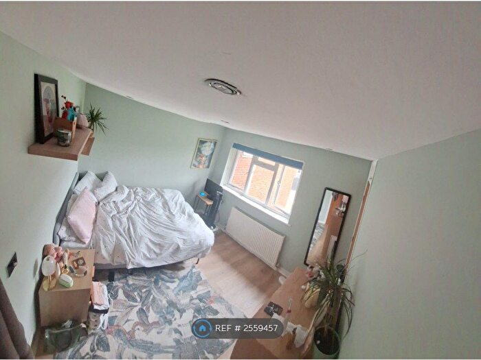 3 Bedroom Terraced House To Rent In Aspen Close, London, W5