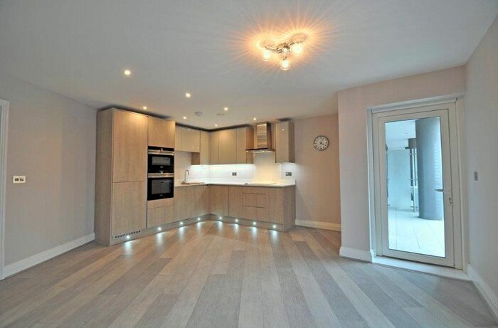 2 Bedroom Flat To Rent In Bridge Avenue, Maidenhead, Berkshire, SL6