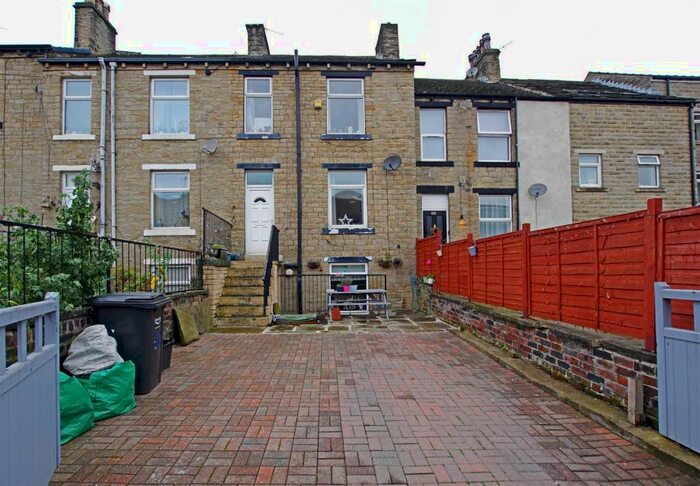 2 Bedroom House To Rent In Oak Street, Elland, HX5