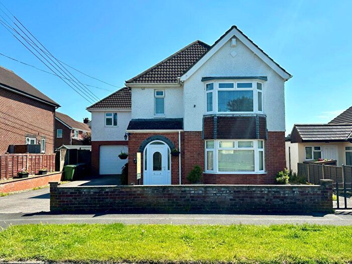 4 Bedroom Detached House For Sale In Sandhurst Road, Yeovil, Somerset, BA20