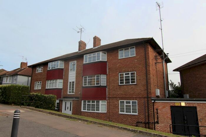 2 Bedroom Flat To Rent In Kimberley Drive, Sidcup, Kent, DA14