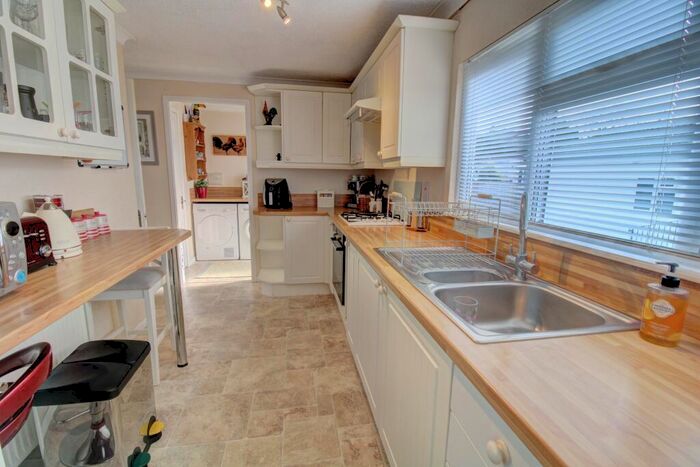 3 Bedroom Park Home For Sale In Boxhill Road, Tadworth, KT20
