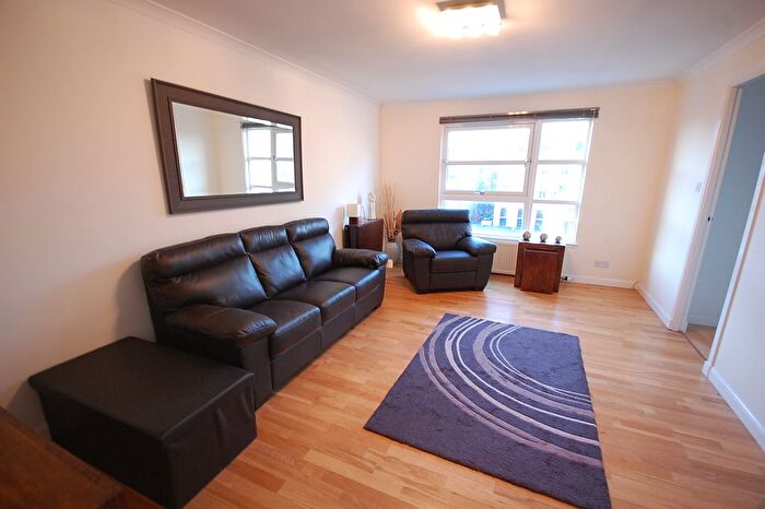 2 Bedroom Flat To Rent In Dee Street, City Centre, Aberdeen, AB11