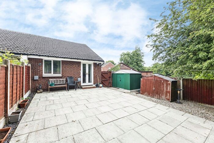 2 Bedroom Semi-Detached Bungalow For Sale In Grange Fields Road, Leeds, LS10