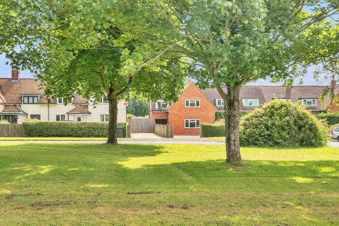 4 Bedroom Semi-Detached House For Sale In Flowers Piece, Ashampstead, Reading, Berkshire, RG8