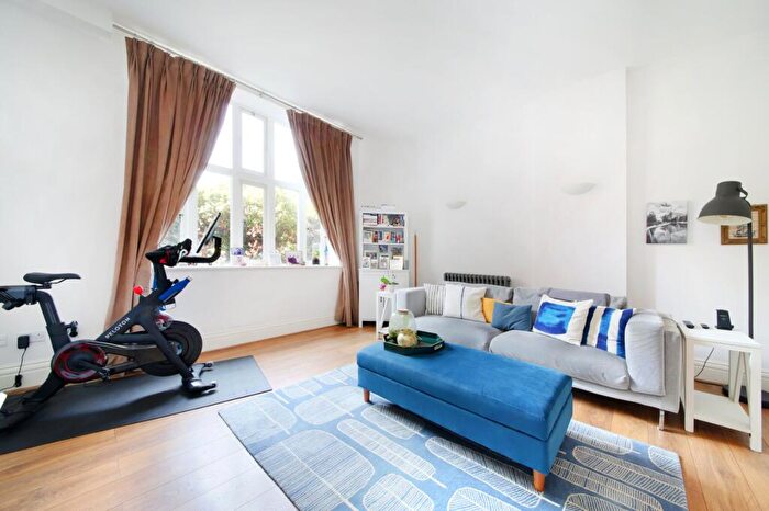 1 Bedroom Flat For Sale In College Building, Forfar Road, SW11