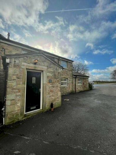 2 Bedroom Farmhouse To Rent In Birtle Road, Bury, BL9