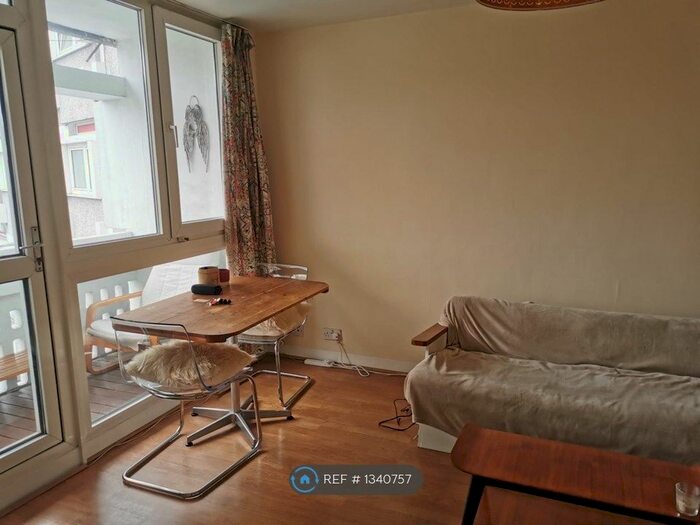 1 Bedroom Flat To Rent In Hurst House, London, WC1X