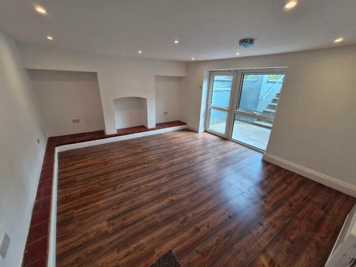 2 Bedroom Flat To Rent In Rushton Road, Desborough, Kettering, Northants, NN14