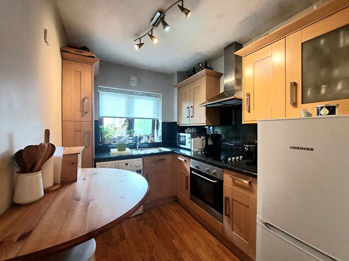 2 Bedroom Flat To Rent In Hallingbury Court, London, E17
