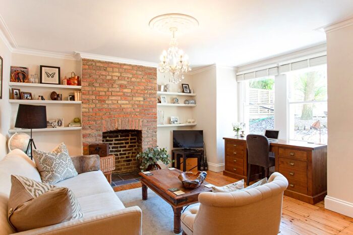 1 Bedroom Flat To Rent In Queens Road, Twickenham, TW1