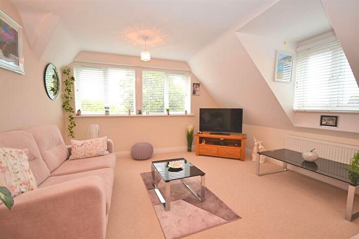 2 Bedroom Flat For Sale In Dorchester Road, Weymouth, DT4