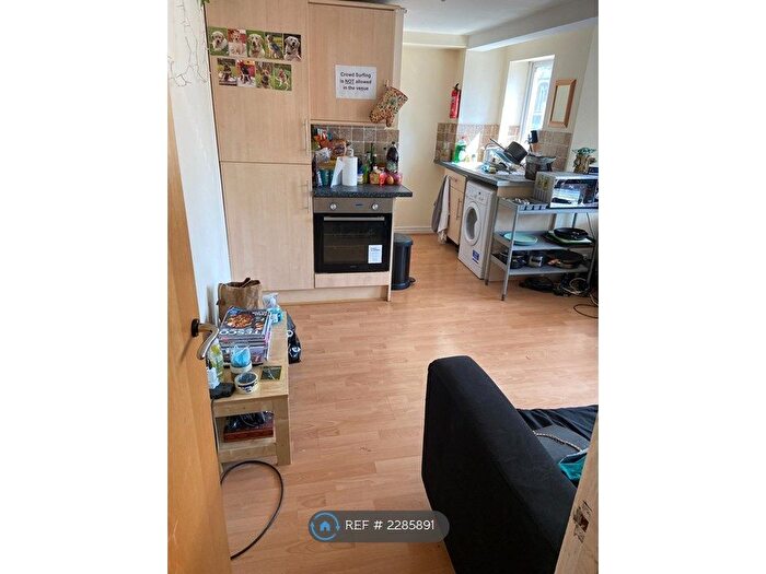 2 Bedroom Flat To Rent In Albany Road, Cardiff, CF24
