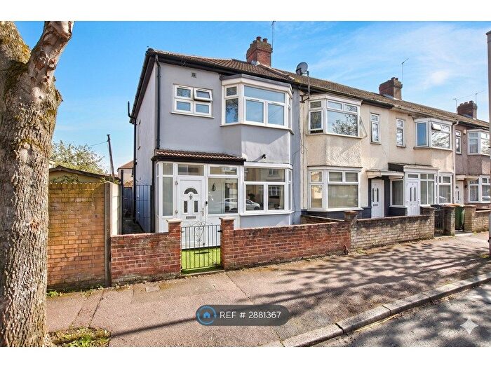 3 Bedroom End Terrace House To Rent In Mortlake Road, London, E16