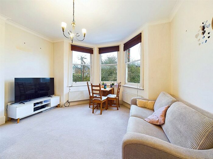 2 Bedroom Flat To Rent In St. Margarets Road, St Margarets, Twickenham, TW1