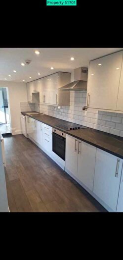 Terraced House To Rent In Clifton Place, Plymouth, PL4