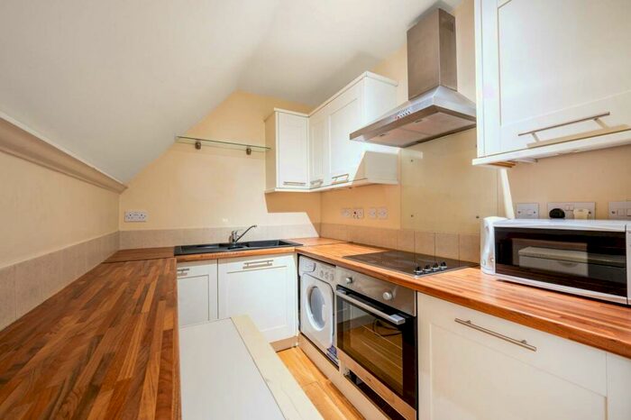 1 Bedroom Flat To Rent In Portsmouth Road, Guildford, GU2