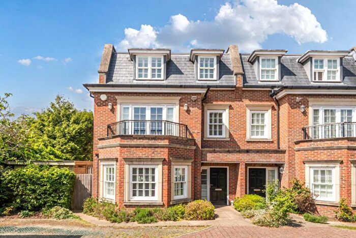 4 Bedroom Semi Detached House For Sale In Lincoln Grove, Weybridge, KT13