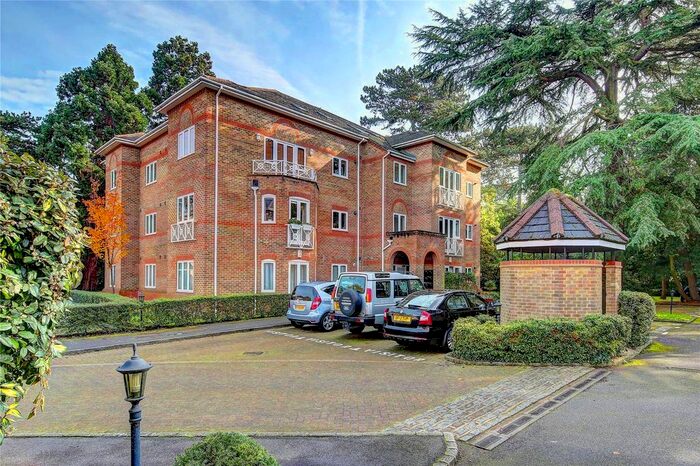 2 Bedroom Flat To Rent In Trematon Place, Teddington, TW11