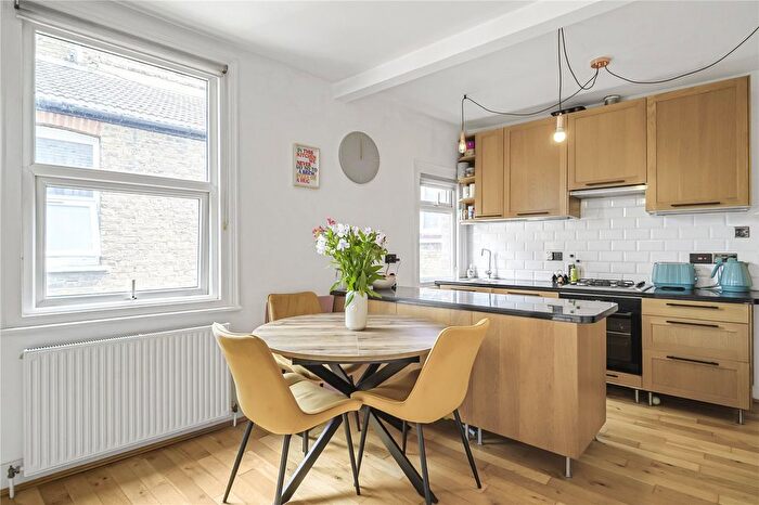 2 Bedroom Flat To Rent In Leverson Street, Furzedown, SW16