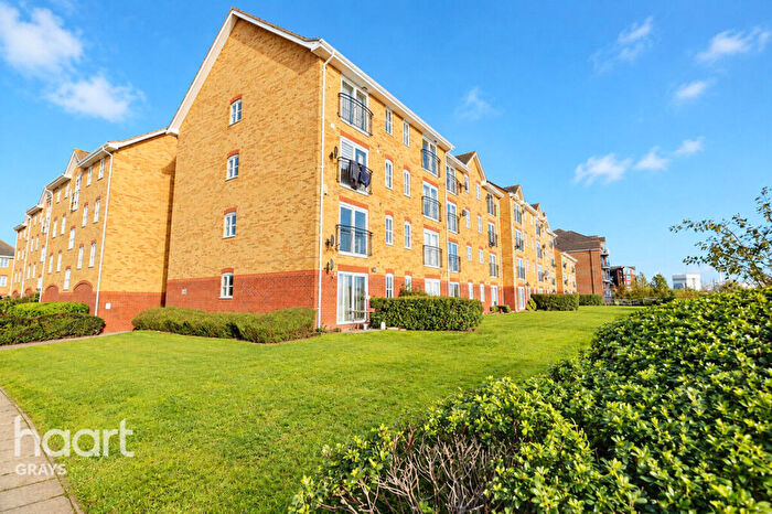 2 Bedroom Flat For Sale In Coal Court, Grays, RM17