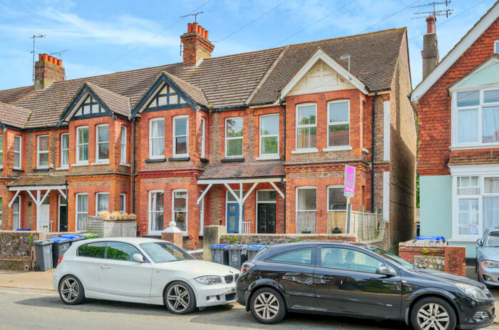 1 Bedroom Apartment To Rent In Pavilion Road, Worthing, West Sussex, BN14