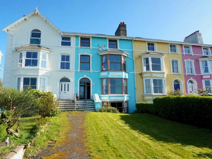 2 Bedroom Flat To Rent In Promenade, Llanfairfechan, Conwy, LL33