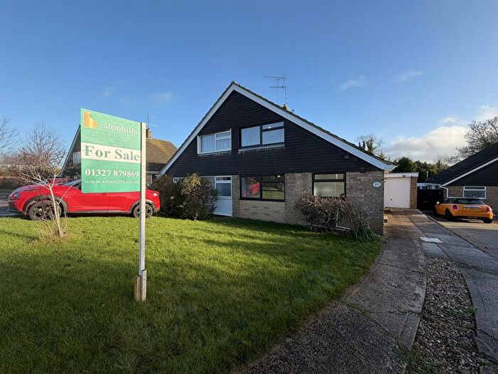 3 Bedroom Property For Sale In Ennerdale Close, Daventry, NN11